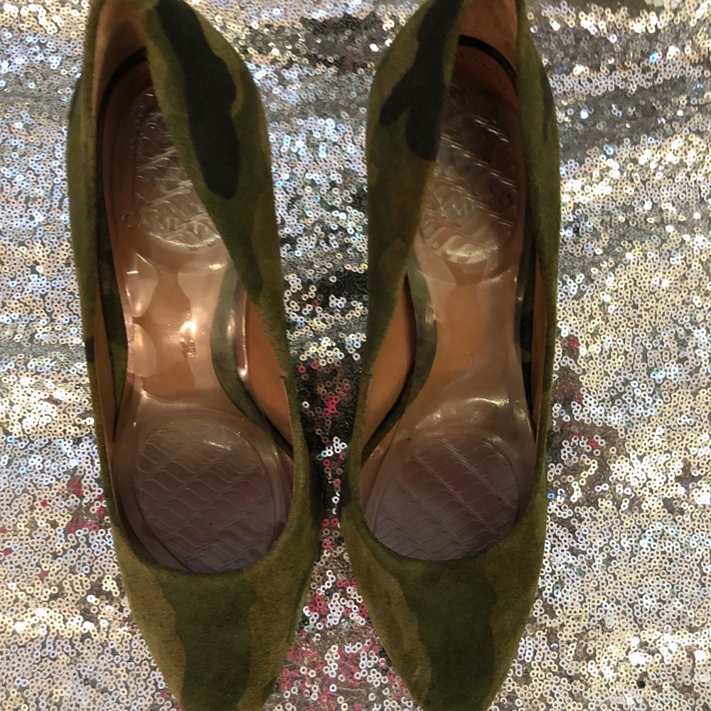 Vince Camuto Camouflage size 9